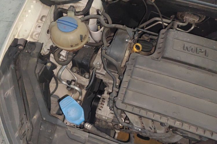 Used Volkswagen Santana 2015 Haval H6 1.6L Automatic Luxury Model Engine Bay Right