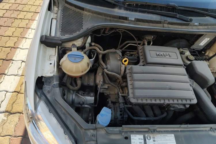Used Volkswagen Santana 2015 1.4L Manual Fashion Edition Engine Bay Right