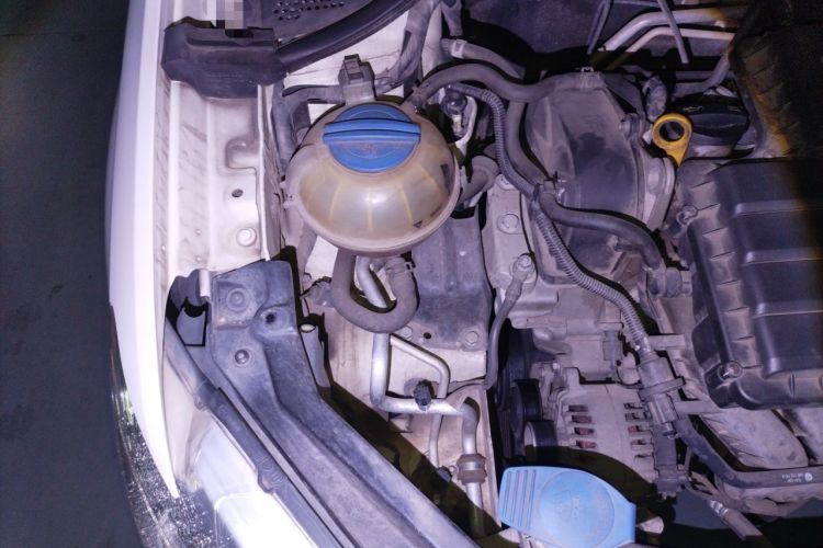 Used Volkswagen Santana 2015 1.6L Automatic Comfort Edition Engine Bay Right