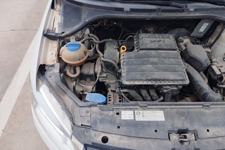 Used Volkswagen Santana 2015 1.6L Manual Comfort Edition Engine Bay Right