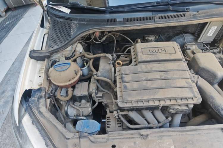 Used Volkswagen Santana 2015 1.6L Manual Fashion Edition Engine Bay Right