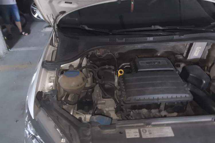Used Volkswagen Santana 2015 1.4L Manual Comfort Edition Engine Bay Right