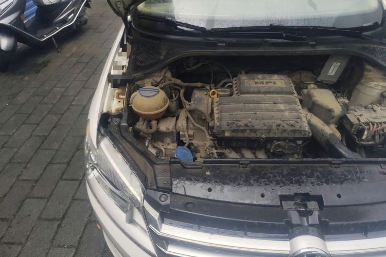 Used Volkswagen Santana 2015 1.6L Manual Fashion Edition Engine Bay Right