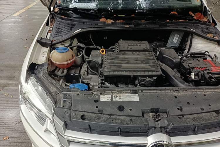 Used Volkswagen Santana 2015 1.6L Automatic Comfort Edition Engine Bay Right