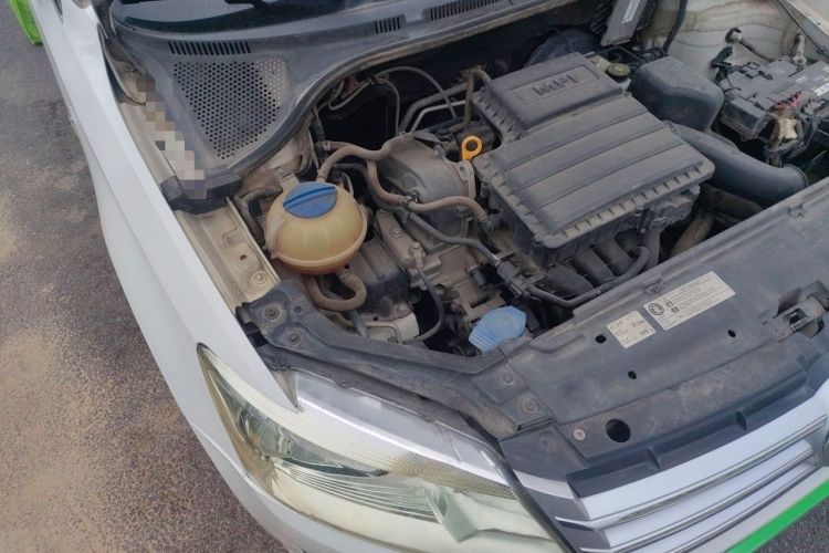 Used Volkswagen Santana 2015 1.4L Manual Comfort Edition Engine Bay Right