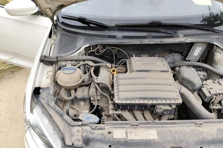 Used Volkswagen Santana 2015 1.6L Manual Fashion Edition Engine Bay Right