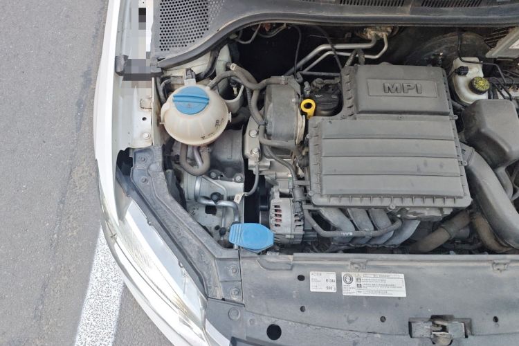 Used Volkswagen Santana 2015 1.6L Automatic Comfort Edition Engine Bay Right