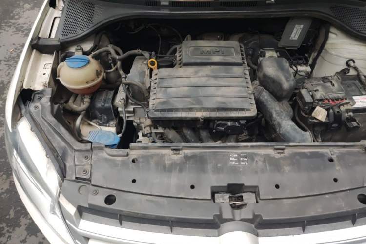 Used Volkswagen Santana 2015 1.6L Manual Fashion Edition Engine Bay Right