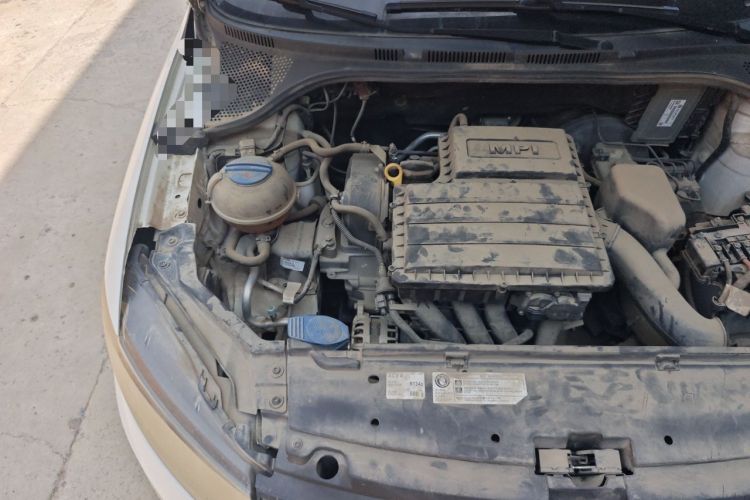 Used Volkswagen Santana 2015 1.6L Manual Fashion Edition Engine Bay Right