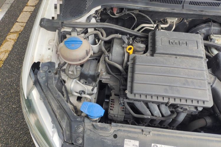 Used Volkswagen Santana 2015 1.6L Manual Comfort Edition Engine Bay Right
