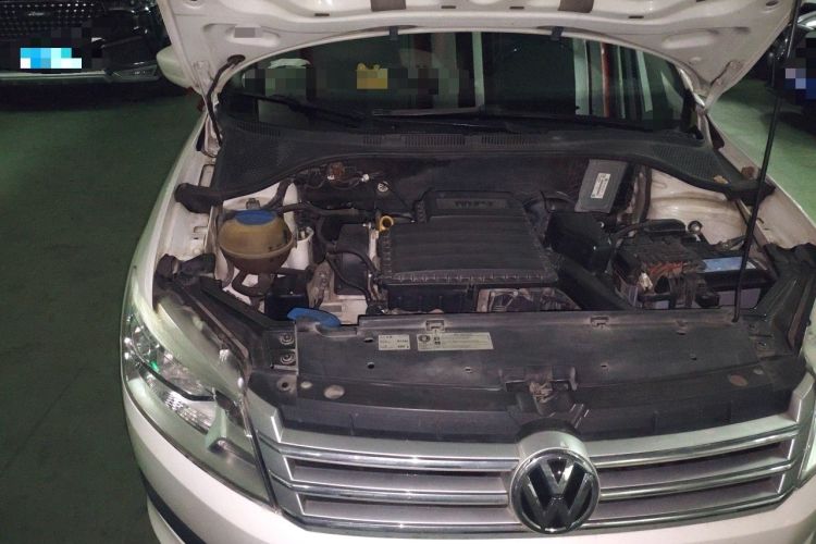 Used Volkswagen Santana 2015 1.6L Automatic Comfort Edition Engine Bay Right