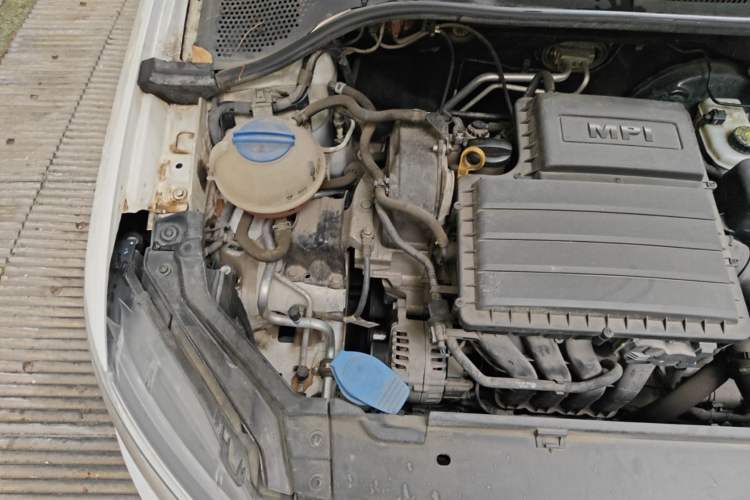 Used Volkswagen Santana 2015 Haval H6 1.6L Automatic Luxury Model Engine Bay Right