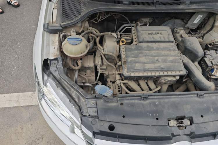 Used Volkswagen Santana 2015 1.6L Automatic Comfort Edition Engine Bay Right