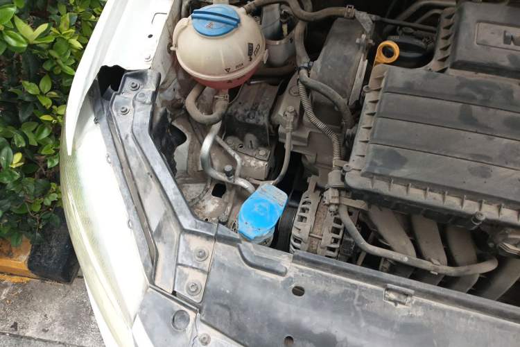 Used Volkswagen Santana 2015 1.4L Manual Fashion Edition Engine Bay Right