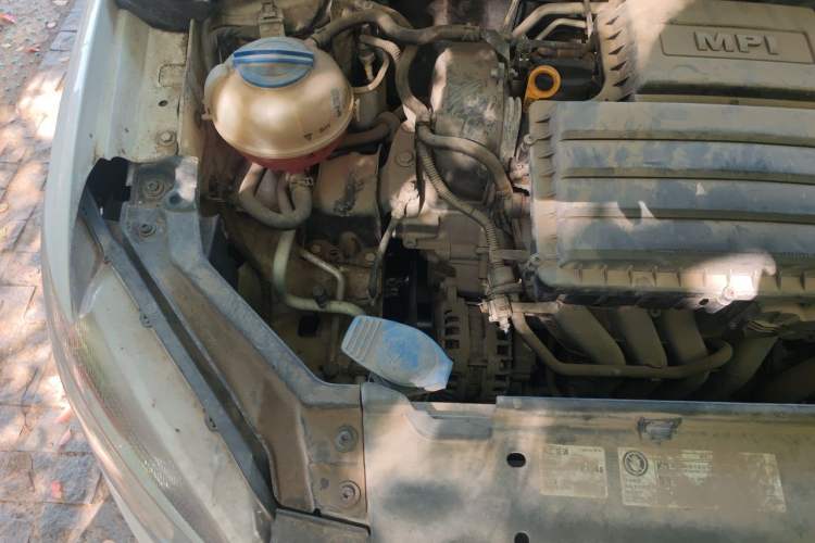 Used Volkswagen Santana 2015 1.6L Manual Comfort Edition Engine Bay Right
