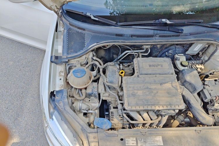 Used Volkswagen Santana 2015 1.6L Automatic Fashion Edition Engine Bay Right