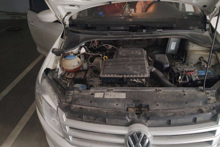 Used Volkswagen Santana 2015 1.6L Manual Fashion Edition Engine Bay Right