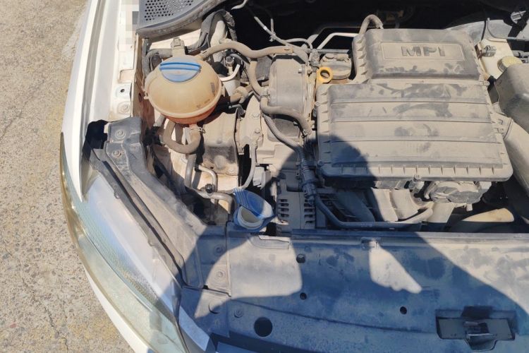 Used Volkswagen Santana 2015 1.6L Manual Fashion Edition Engine Bay Right
