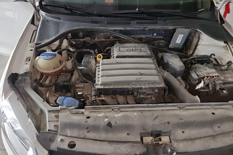 Used Volkswagen Santana 2015 1.6L Automatic Comfort Edition Engine Bay Right