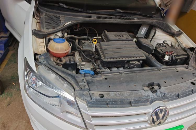 Used Volkswagen Santana 2015 1.6L Manual Fashion Edition Engine Bay Right