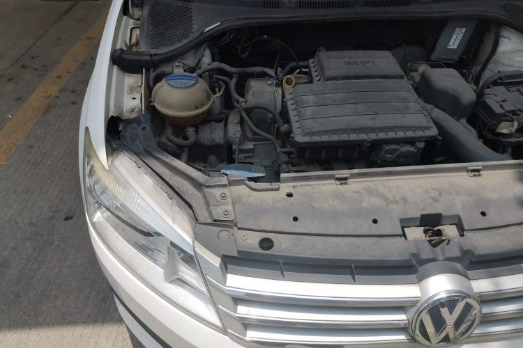 Used Volkswagen Santana 2015 1.6L Automatic Comfort Edition Engine Bay Right