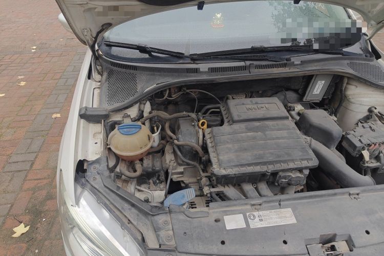 Used Volkswagen Santana 2015 1.6L Manual Comfort Edition Engine Bay Right