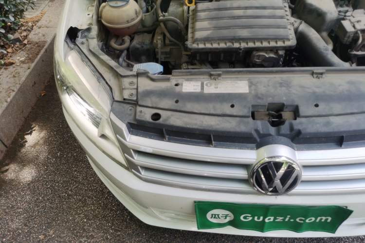 Used Volkswagen Santana 2015 1.6L Manual Fashion Edition Engine Bay Right