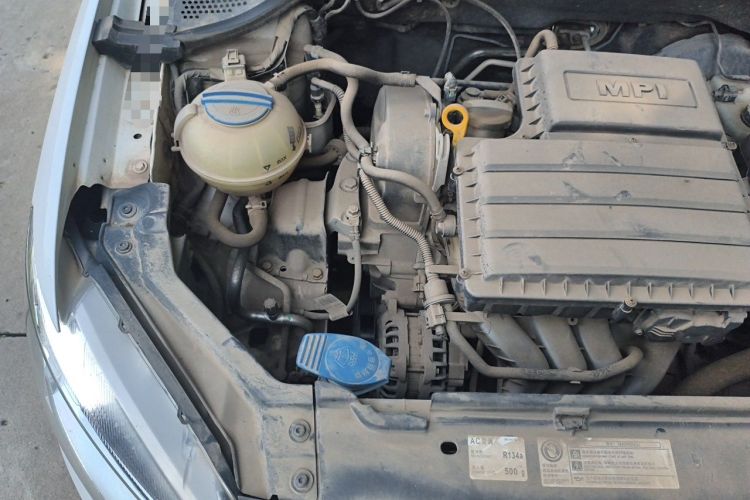 Used Volkswagen Santana 2015 1.6L Manual Comfort Edition Engine Bay Right