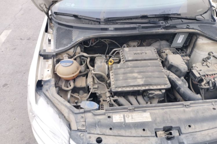 Used Volkswagen Santana 2015 1.6L Manual Comfort Edition Engine Bay Right