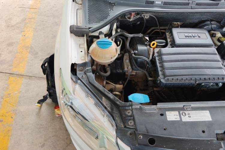 Used Volkswagen Santana 2015 1.4L Manual Fashion Edition Engine Bay Right