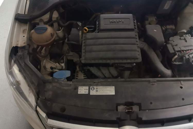 Used Volkswagen Santana 2015 1.6L Manual Comfort Edition Engine Bay Right
