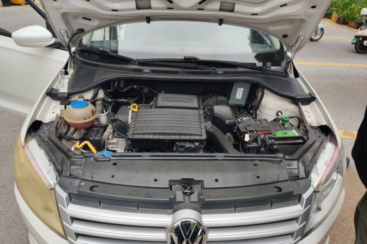 Used Volkswagen Santana 2015 1.4L Manual Fashion Edition Engine Bay