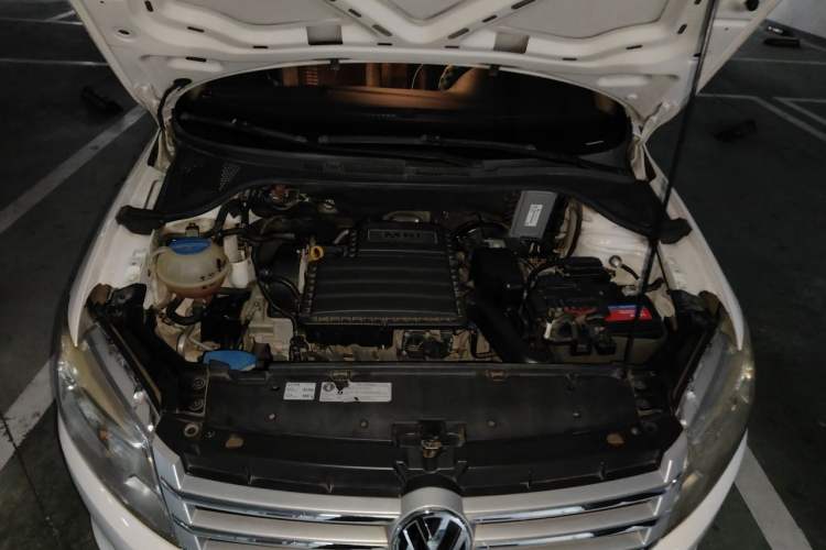 Used Volkswagen Santana 2015 1.6L Automatic Comfort Edition Engine Bay