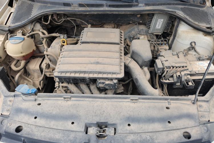 Used Volkswagen Santana 2015 1.6L Manual Fashion Edition Engine Bay