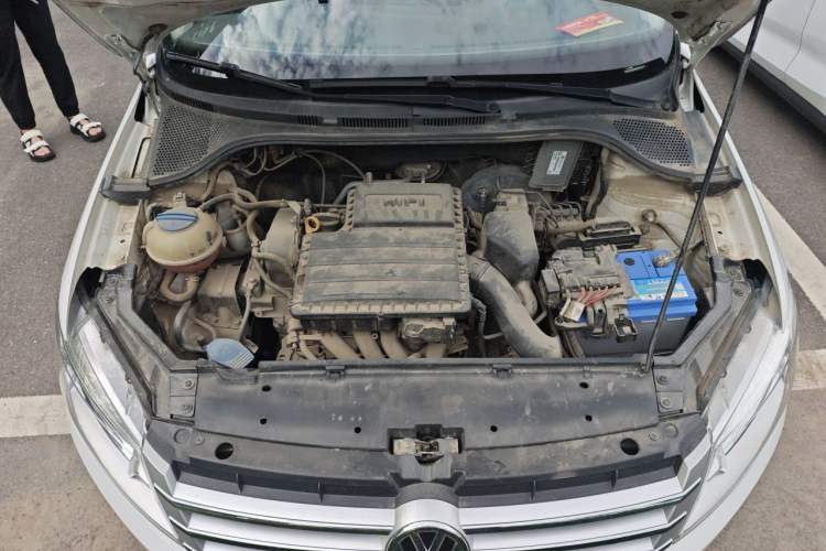 Used Volkswagen Santana 2015 1.6L Automatic Comfort Edition Engine Bay