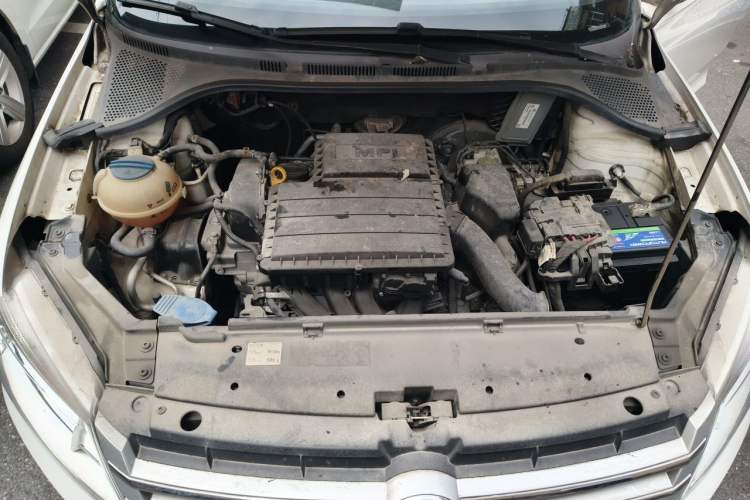 Used Volkswagen Santana 2015 1.6L Automatic Luxury Edition Engine Bay