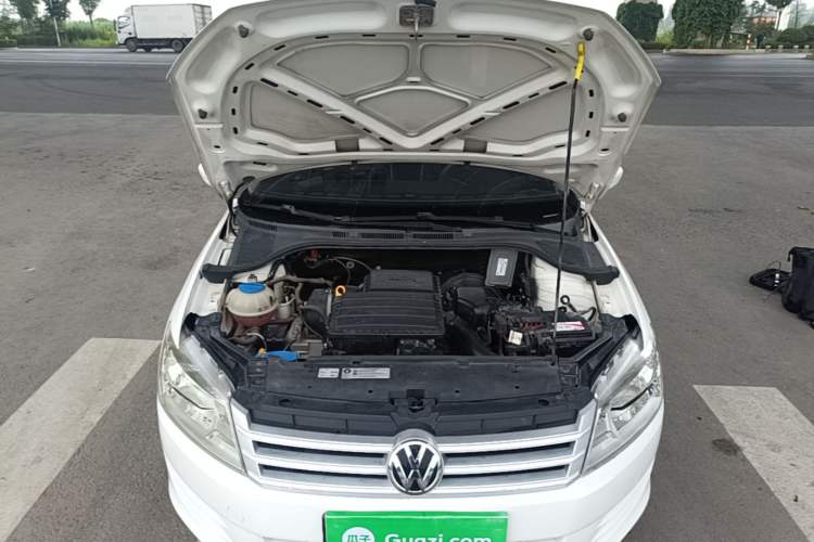 Used Volkswagen Santana 2015 1.4L Manual Fashion Edition Engine Bay