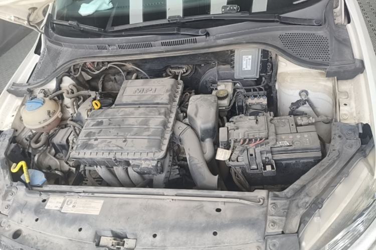 Used Volkswagen Santana 2015 1.6L Manual Comfort Edition Engine Bay