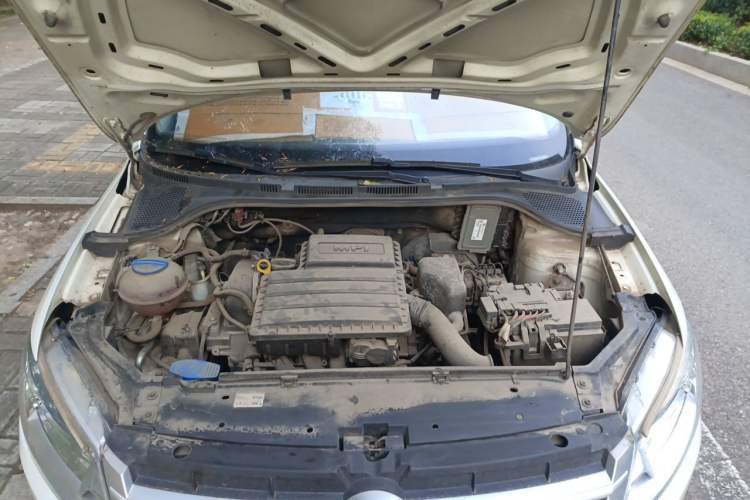 Used Volkswagen Santana 2015 HaoNa 1.6L Manual Fashion Edition Engine Bay