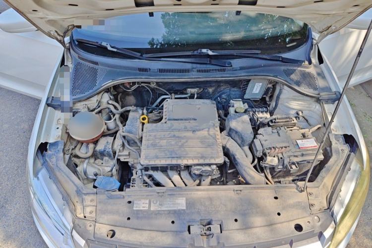 Used Volkswagen Santana 2015 1.6L Automatic Fashion Edition Engine Bay