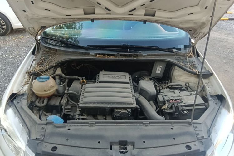 Used Volkswagen Santana 2015 1.6L Automatic Luxury Edition Engine Bay