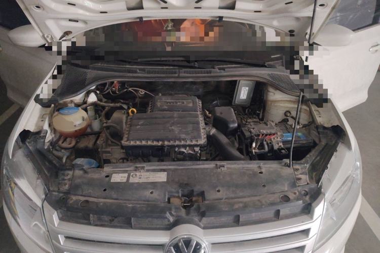 Used Volkswagen Santana 2015 1.6L Manual Fashion Edition Engine Bay