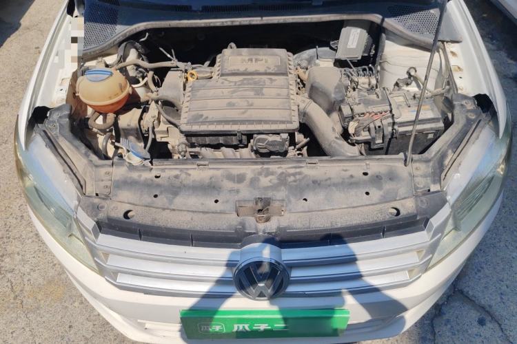 Used Volkswagen Santana 2015 1.6L Manual Fashion Edition Engine Bay