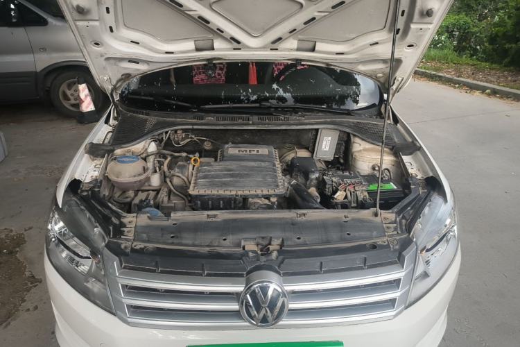Used Volkswagen Santana 2015 1.6L Manual Fashion Edition Engine Bay