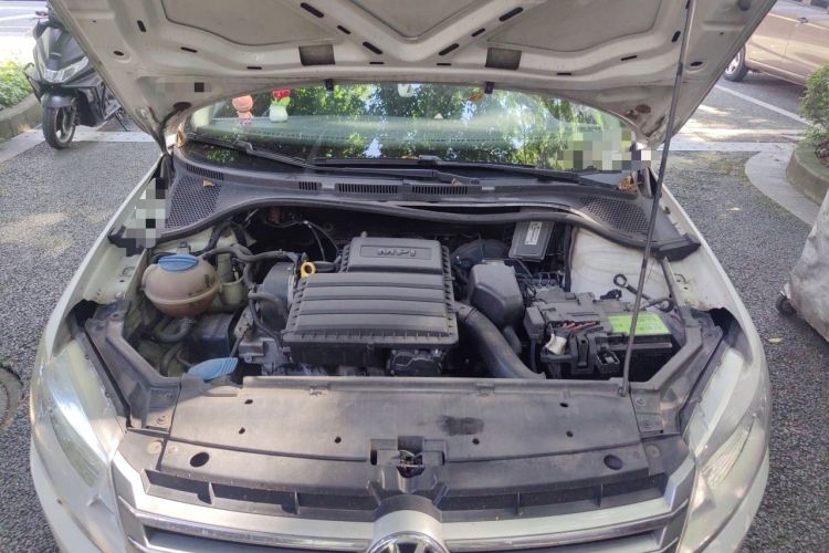 Used Volkswagen Santana 2015 1.6L Manual Comfort Edition Engine Bay