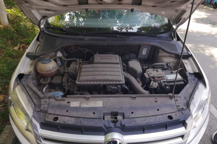 Used Volkswagen Santana 2015 1.6L Automatic Fashion Edition Engine Bay