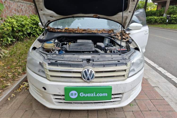 Used Volkswagen Santana 2015 1.6L Manual Fashion Edition Engine Bay