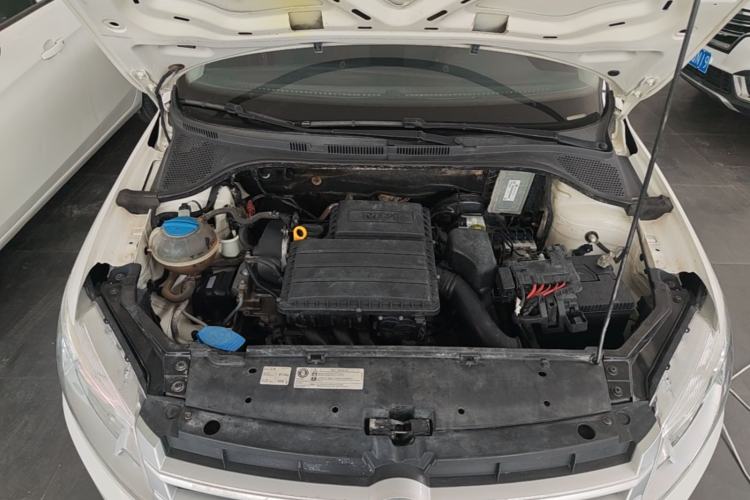 Used Volkswagen Santana 2015 1.6L Manual Fashion Edition Engine Bay