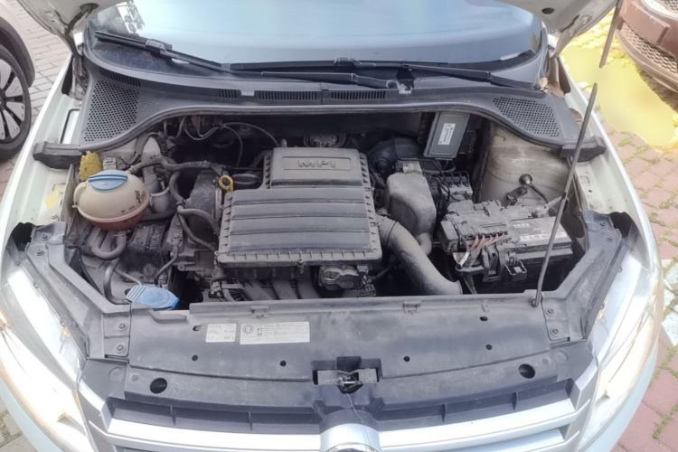 Used Volkswagen Santana 2015 1.4L Manual Fashion Edition Engine Bay