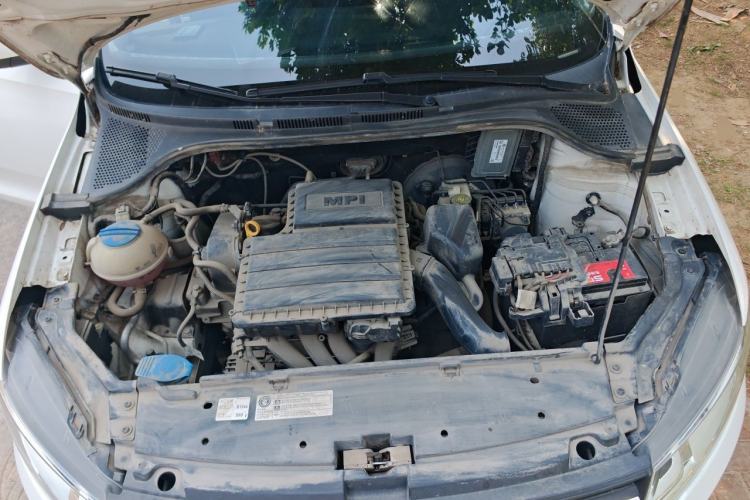 Used Volkswagen Santana 2015 HaoNa 1.6L Manual Fashion Edition Engine Bay